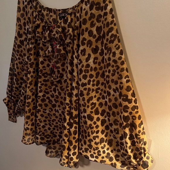 LaROK Leopard Embellished Ruffled V Neckline Tunic - Size M - Picture 6 of 12